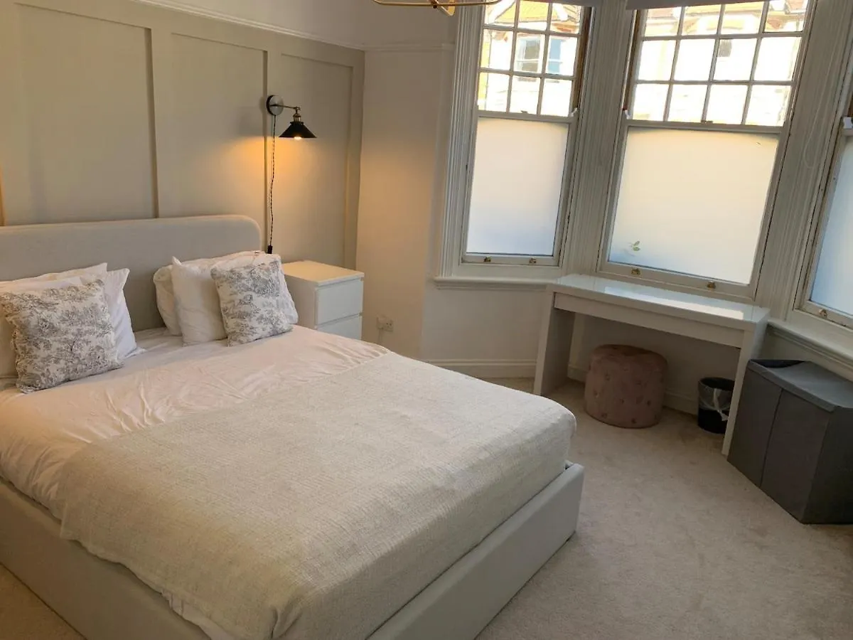 Gorgeous 2 Bed Ground Floor Flat In Hove Apartment